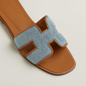 https://assets.hermes.com/is/image/hermesproduct/sandalen-oran--262204Z%20CB-above-wm-6-0-0-800-800_g.jpg